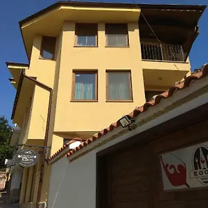 מלון Roots And Wine Bar, פלובדיב